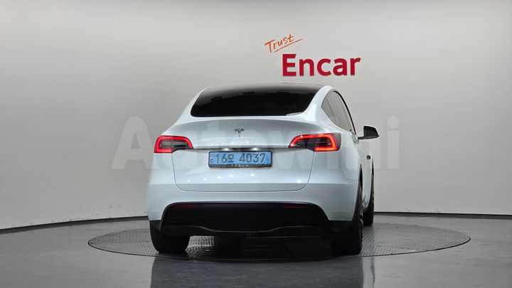 Tesla Model Y 2023 — 4