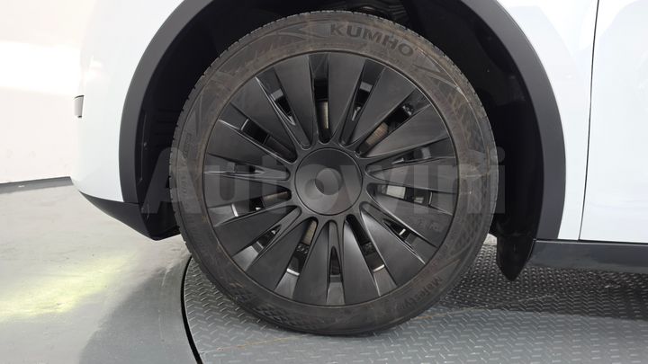 Tesla Model Y 2023 — 5