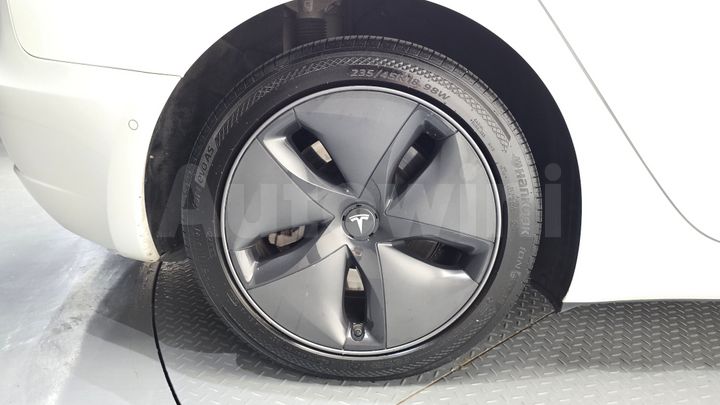 Tesla Model 3 2020 — 5