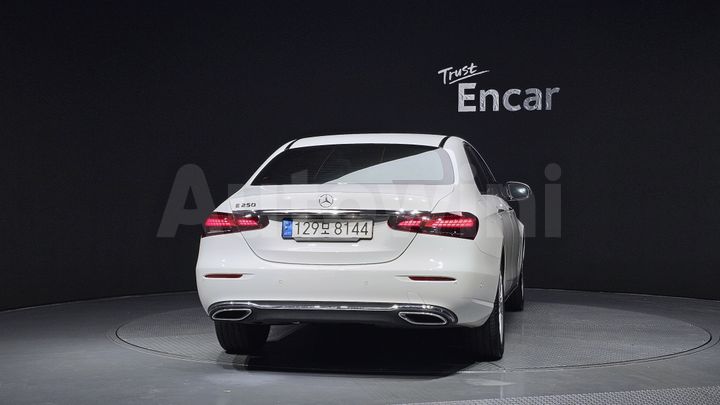 Mercedes-Benz E Class 2022 — 4