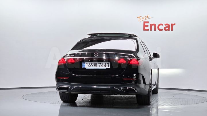 Mercedes-Benz E Class 2025 — 3