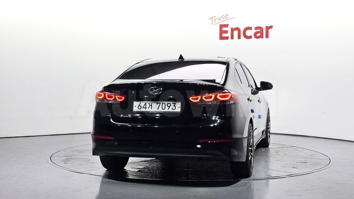 Hyundai Avante 2018 — 4