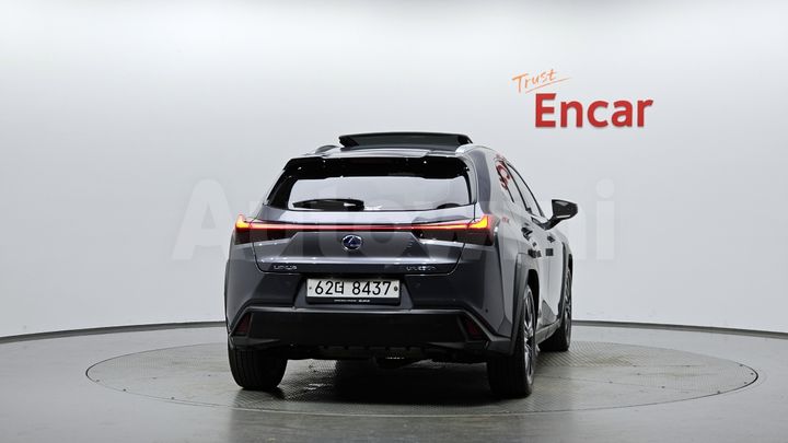 Lexus UX 2019 — 3