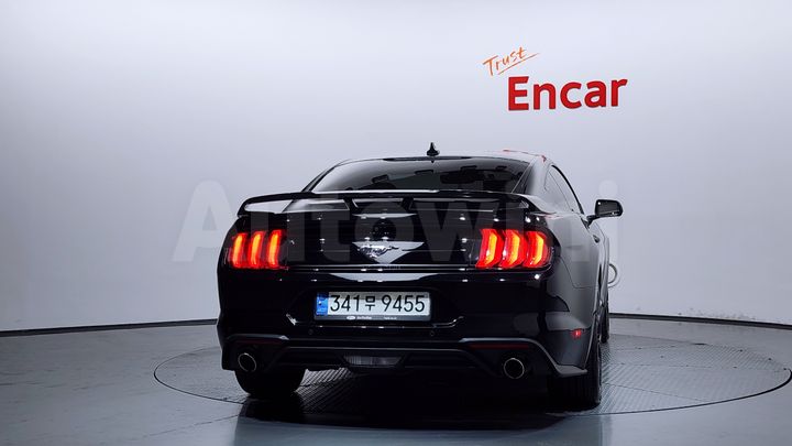 Ford Mustang 2021 — 4