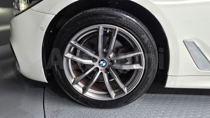BMW 5 Series 2018 — 5