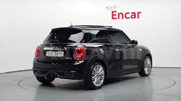 Mini Cooper 2015 — 2