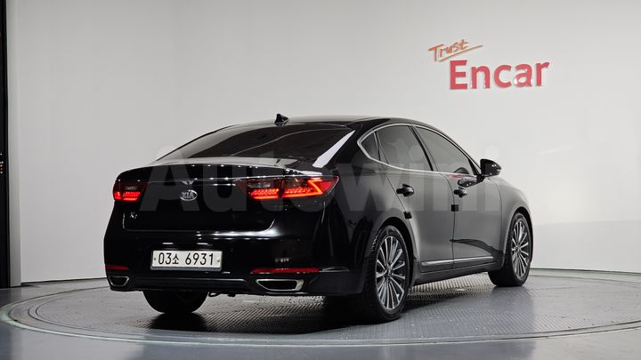 Kia K7 2018 — 2