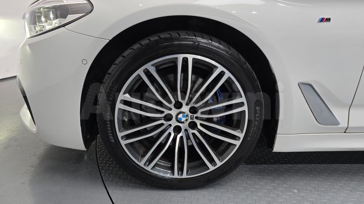 BMW 5 Series 2018 — 5