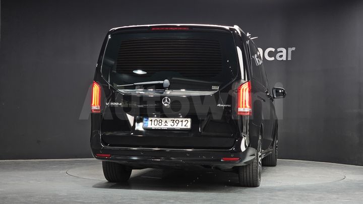 Mercedes Benz V Class 2022 — 4