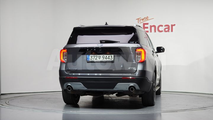 Ford Explorer 2021 — 4
