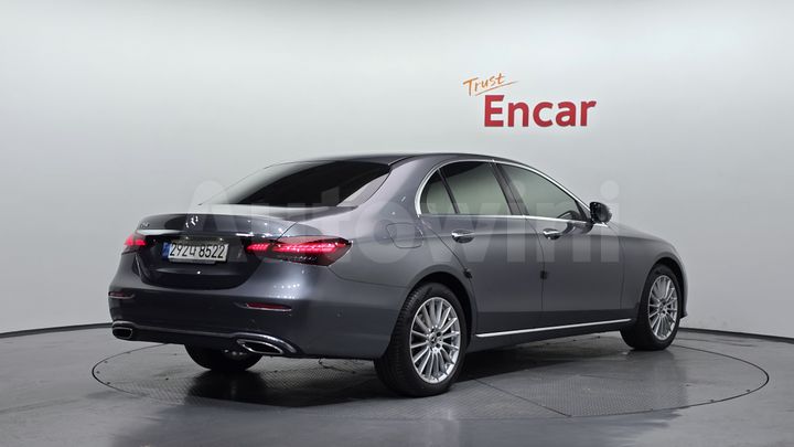 Mercedes-Benz E Class 2022 — 2