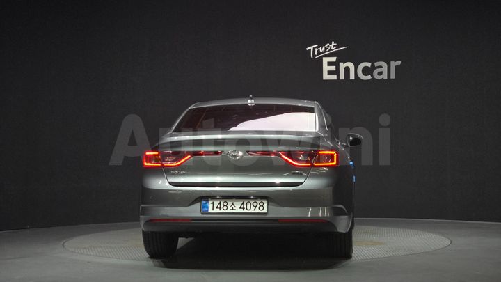 Renault SM6