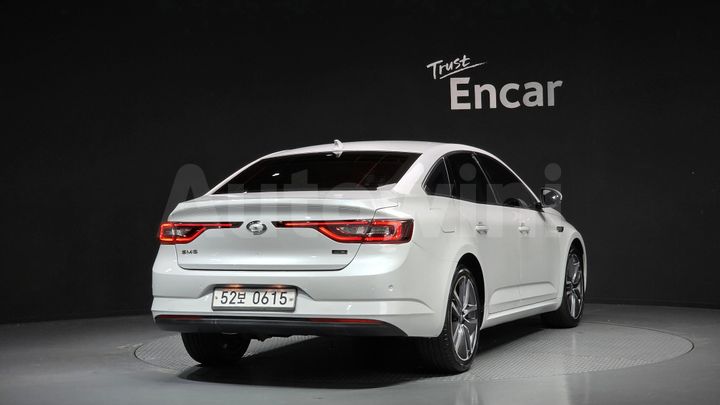Renault SM6