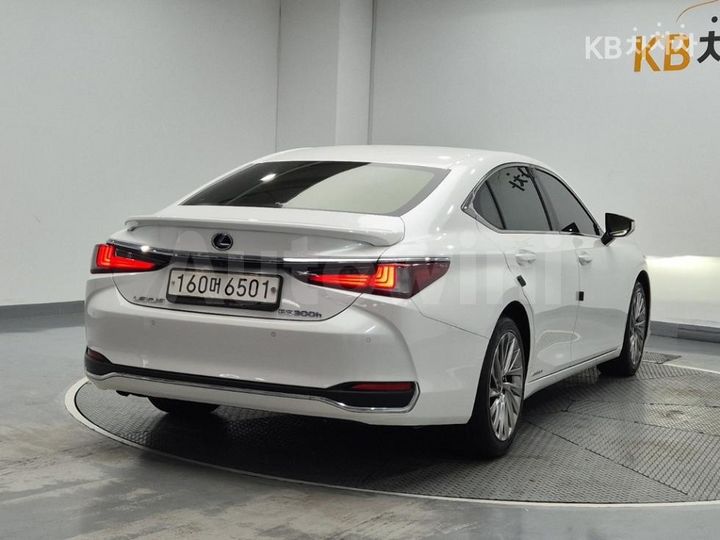 Lexus ES 2022 — 3