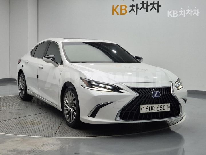 Lexus ES 2022 — 4