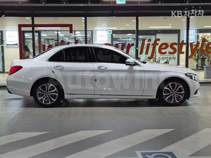 Mercedes-Benz C Class 2018 — 3