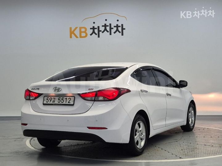 Hyundai Avante 2015 — 3