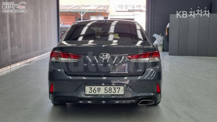 Hyundai Sonata 2018 KMHE341CBJA358862 — 4