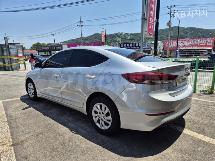 Hyundai Avante 2017 — 3