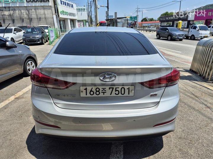 Hyundai Avante 2017 — 4