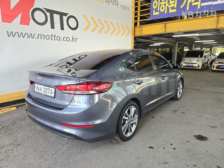 Hyundai Avante 2018 — 5
