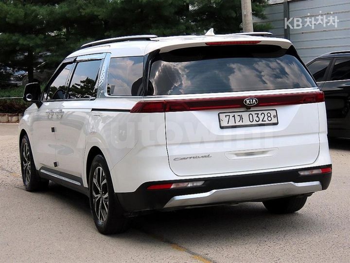 Kia Carnival 2021 — 3