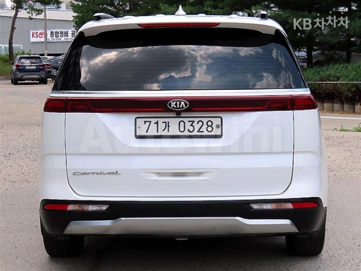 Kia Carnival 2021 — 4