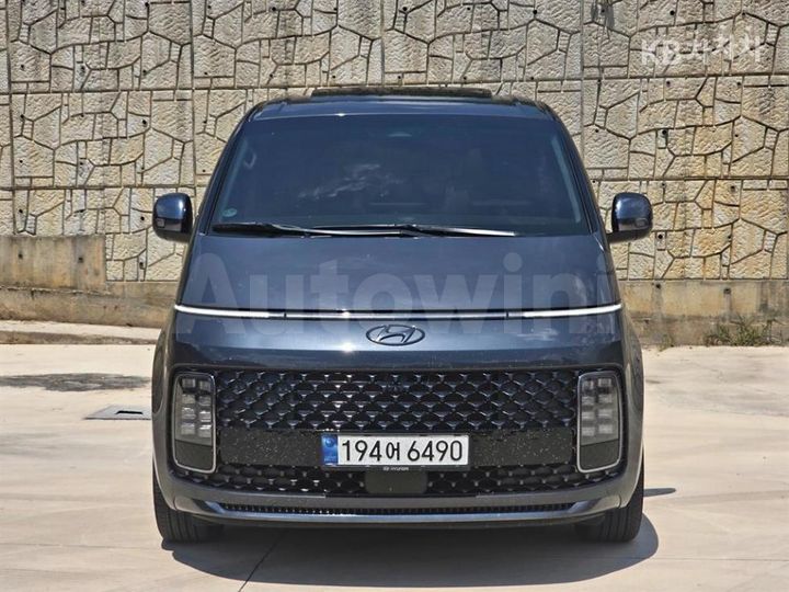 Hyundai Staria 2023 — 2