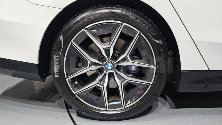 BMW 5 Series 2024 — 5