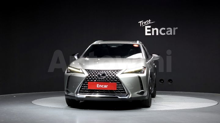 Lexus UX 2025 — 3