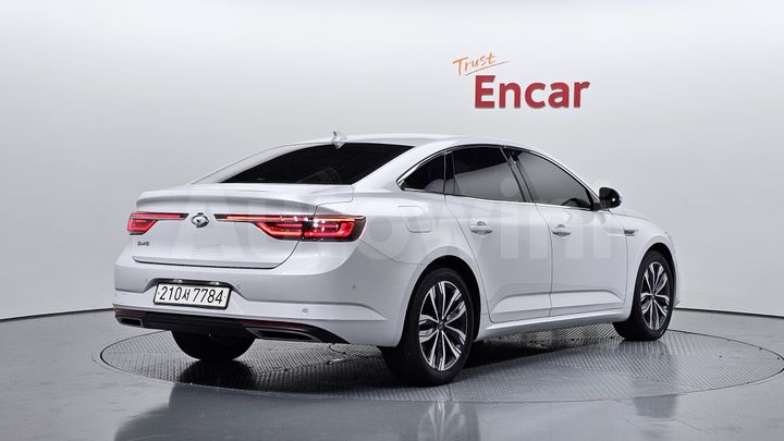 Renault SM6