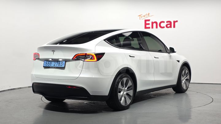 Tesla Model Y 2024 — 2