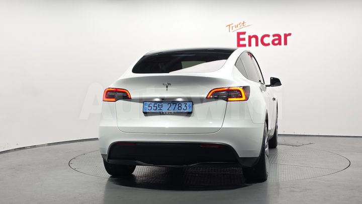 Tesla Model Y 2024 — 4