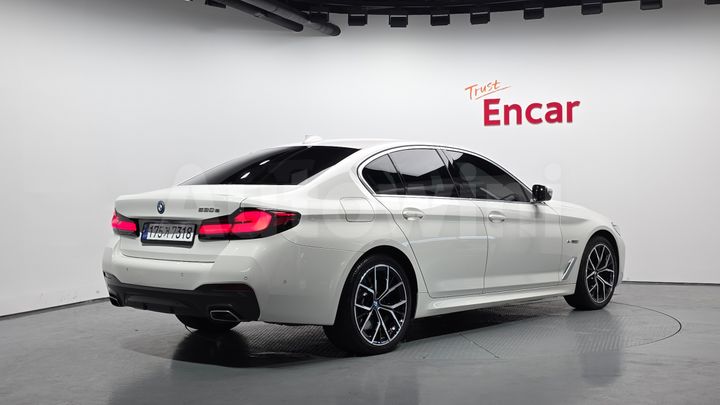BMW 5 Series 2023 — 2