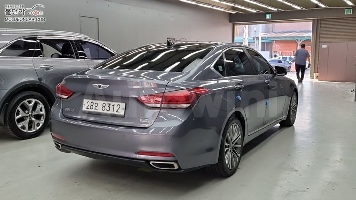 Hyundai Genesis