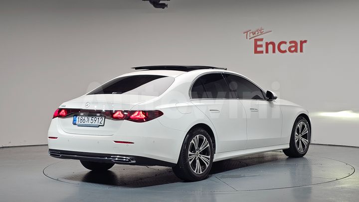 Mercedes-Benz E Class 2024 — 2