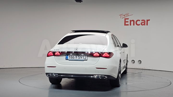 Mercedes-Benz E Class 2024 — 4