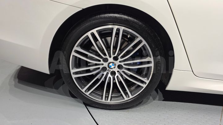 BMW 5 Series 2019 — 5