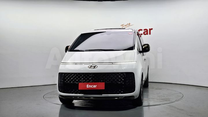 Hyundai Staria 2025 — 3