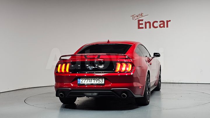 Ford Mustang 2022 — 4