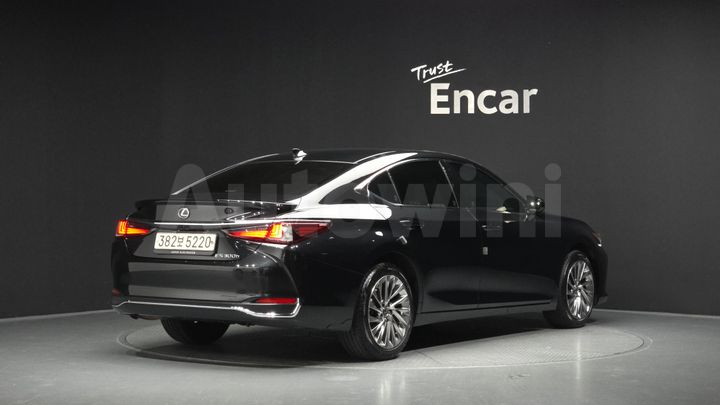 Lexus ES 2023 — 2