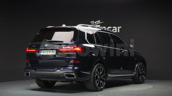 BMW X7 2021 — 2