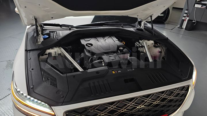 Genesis GV70 2025 — 5