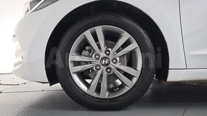 Hyundai Avante 2017 — 5