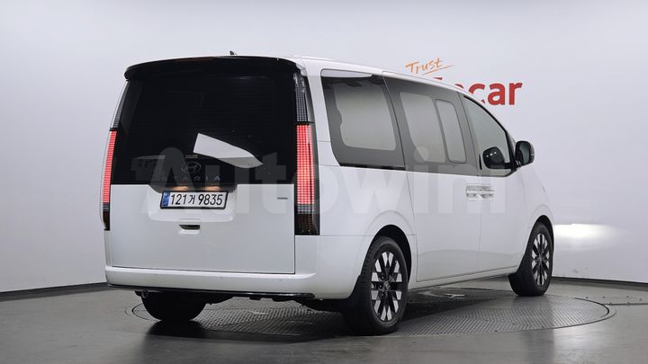 Hyundai Staria 2025 — 2