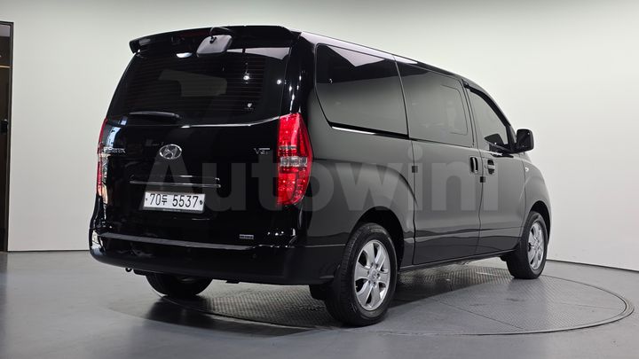 Hyundai Starex 2017 — 2