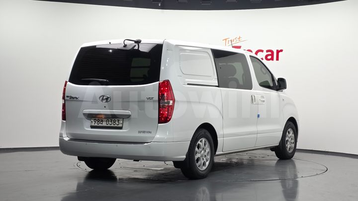 Hyundai Starex 2015 — 2