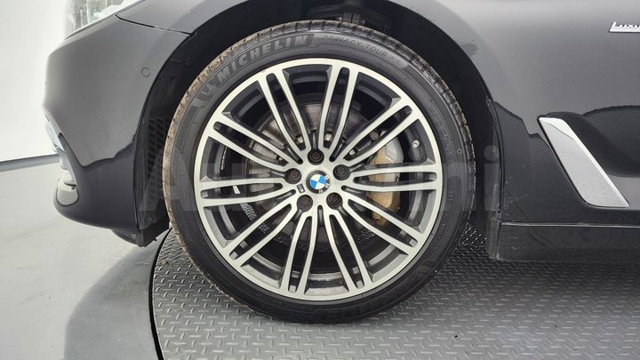 BMW 5 Series 2018 — 5