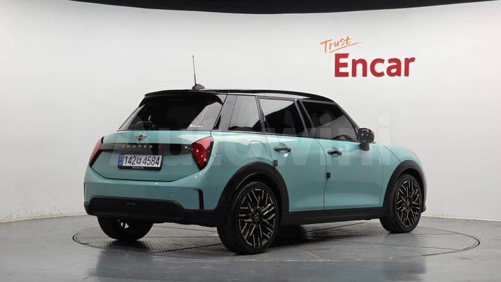 Mini Cooper 2025 — 2