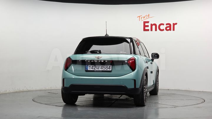 Mini Cooper 2025 — 4